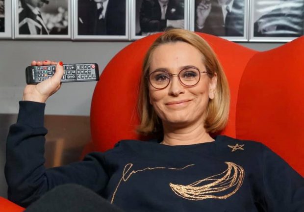 Imagine Stire Pe ce își cheltuiește Andreea Esca salariul. Prezentatoarea TV, mai sinceră ca niciodată. „Educația mea financiară este extraordinară” | 2review.ro