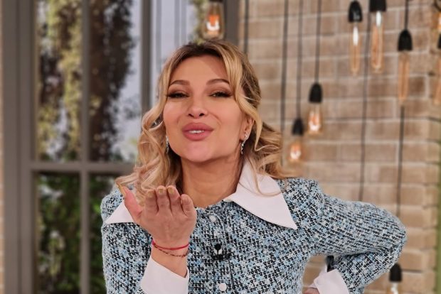 Imagine Stire Cum se înțelege Lora cu mama iubitului ei, Ionuț Ghenu. Artista a spus totul în direct la TV. „A fost la mine în weekend” | 2review.ro