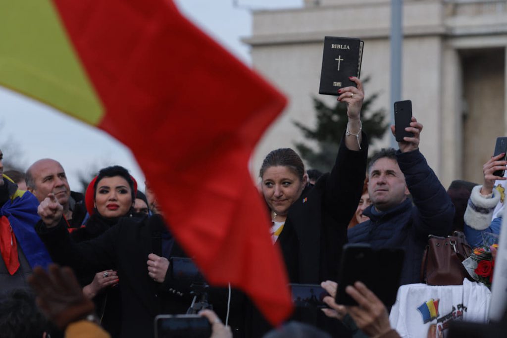 Amenzi de 29.950 de lei după protestul antirestricții din București la care a fost și senatoarea Diana Șoșoacă