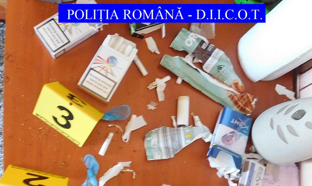 Percheziții la un suspect de trafic de minori. Bărbatul a exploatat sexual mai multe tinere și o adolescentă în mai multe state europene