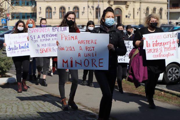 Protest la Ministerul Sănătății pentru sănătatea mintală afectată de pandemie. „E timpul să nu mai băgați sub preș nevoile noastre!”