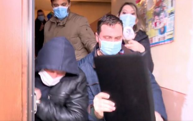 Mai mulți polițiști din Timișoara, cercetați după ce au agresat jurnaliştii unui post de televiziune. Reporter: ”Ia mâna de pe mine”