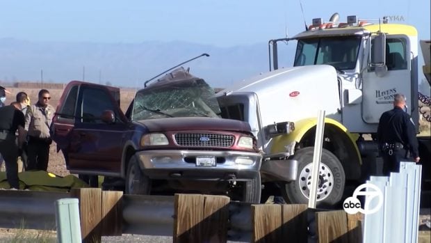 Cel puțin 13 morți într-un accident în California, după un impact violent între un SUV și un camion