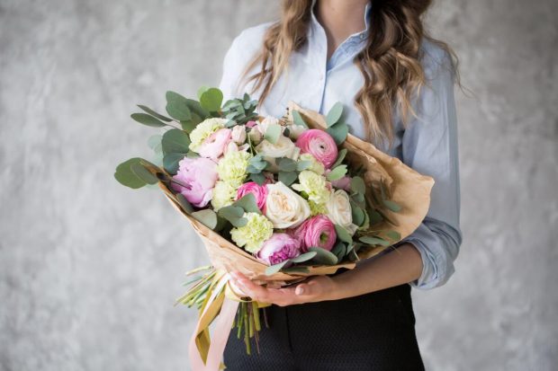 Cele mai frumoase aranjamente florale pe care să le oferi de 8 Martie. Cadouri deosebite de Ziua Femeii