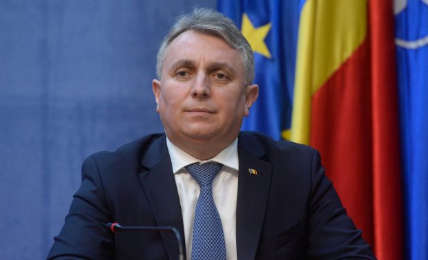 Lucian Bode, după ce un poliţist a cerut un porc de Crăciun: Până o zbura porcul, am decis să îi zbor eu pe câţiva din funcţie