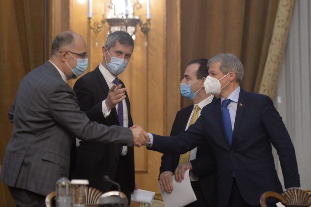 Dacian Cioloş începe negocierile pentru formarea noului guvern: „Primul pas este să invităm PNL, UDMR şi minorităţile naţionale la discuţii”