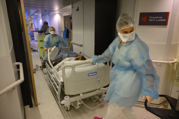 Vaccinarea ar putea deveni obligatorie în Franța pentru angajații din sectorul medical, anunță ministrul sănătății