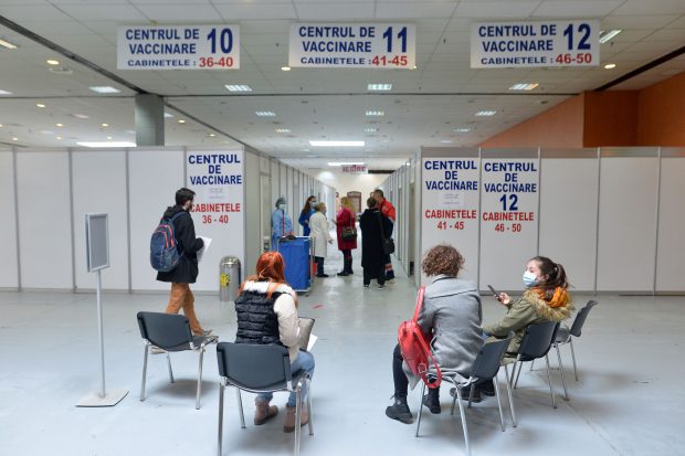 Maraton al vaccinării împotriva COVID-19 în acest weekend la Romexpo. Persoanele imunizate primesc tichete de masă în valoare de 100 de lei