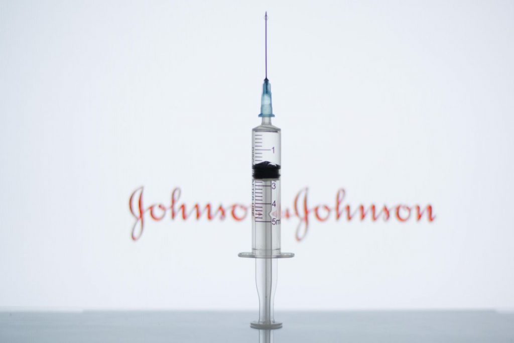 SUA Suspendă Vaccinarea Cu Johnson & Johnson După Apariția ...