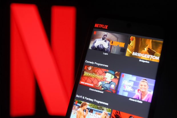 Aplicația Netflix va avea o nouă secțiune, cu clipuri din filme în formatul TikTok. Cum poate fi folosită de utilizatori