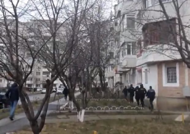 Poliția, noi detalii după crimele de la Onești: „Victima care l-a lovit pe agresor a primit o singură lovitură”