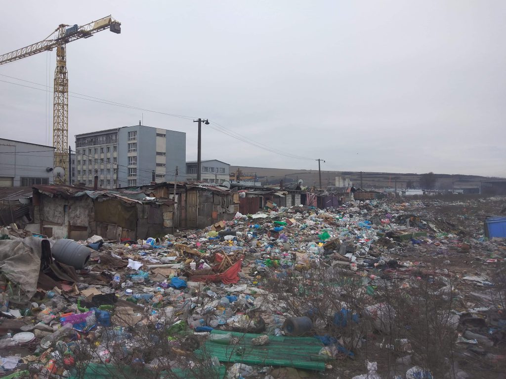 Clujul a uitat la groapa de gunoi peste 1.500 de suflete. Viața în ghetou, printre șobolani, câini abandonați și purici