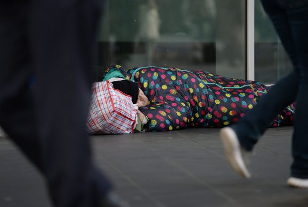 Român găsit pe stradă, la Londra, ajutat de oameni simpli să se întoarcă în țară: „Plângea, nu credea că mai ajunge vreodată acasă”