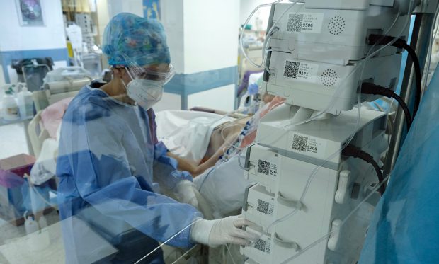 O fată de 15 ani din Anglia a murit de COVID în ziua în care urma să primească vaccinul anti-COVID