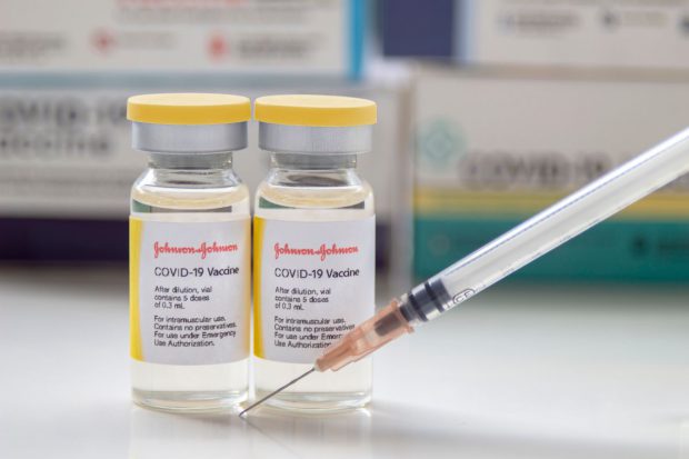 Agenția Europeană a Medicamentului decide astăzi dacă aprobă vaccinul anti-COVID de la Johnson & Johnson în Europa
