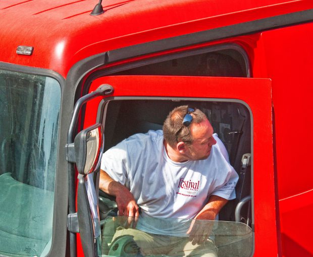 Șofer român de TIR la un pas să bage firma în faliment: „M-am certat cu iubita, mi-au furat motorina și marfa, nu mi-am dat seama”