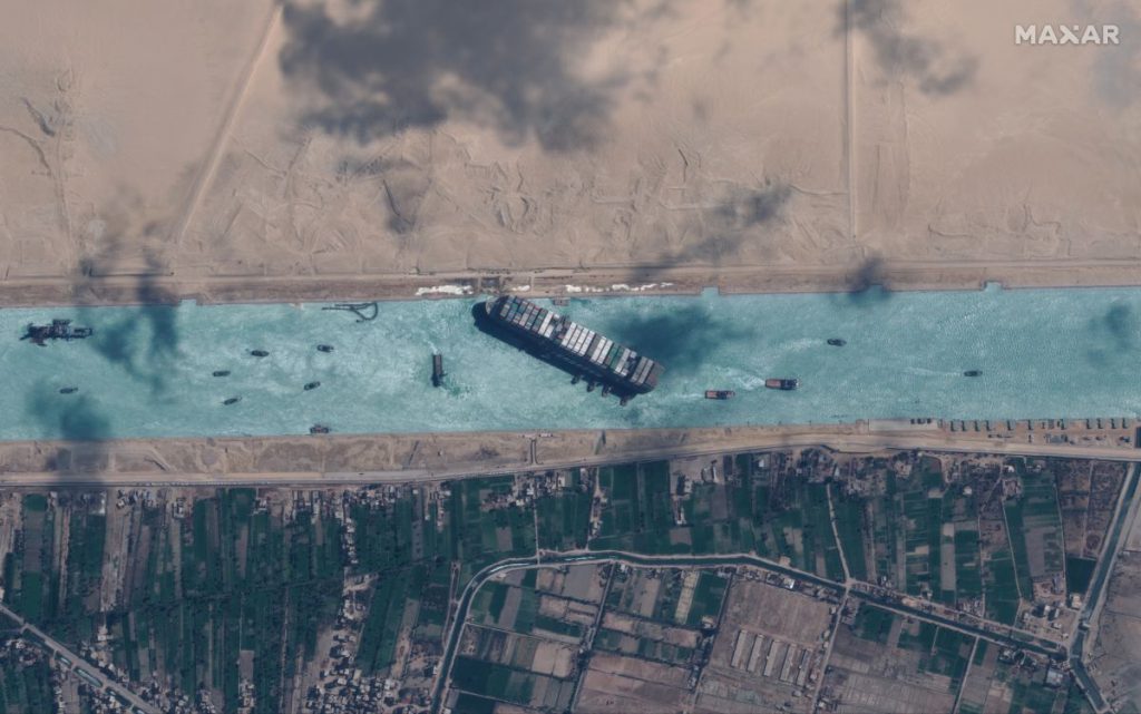 Cum a ajutat superluna eforturile dramatice de deblocare a uriașei nave cargo din Canalul Suez