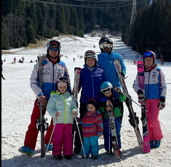 Mirela Vaida și-a dus familia în Poiana Brașov. „Este prima ieşire în formulă completă, după mai bine de un an de pandemie”