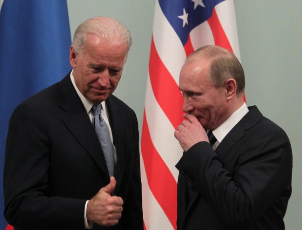 Joe Biden îl numește pe Vladimir Putin un „ticălos nebun” și spune că „trebuie să fim mereu îngrijorați de un conflict nuclear”