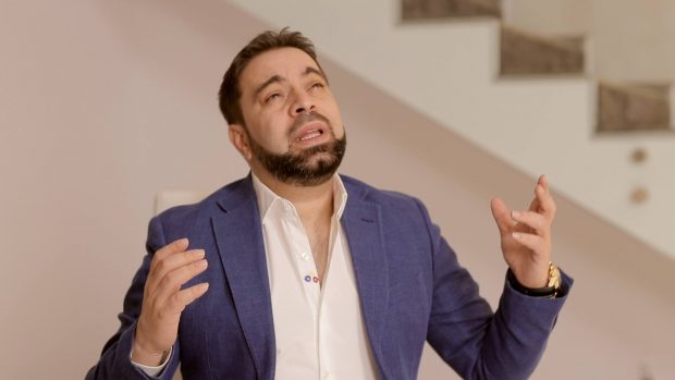 Confesiunea lui Florin Salam. Cum a ajuns să cânte și cât câștiga când era mic:  „Mă duceam cu tata la nunți și mă băga și pe mine să fac un ban”