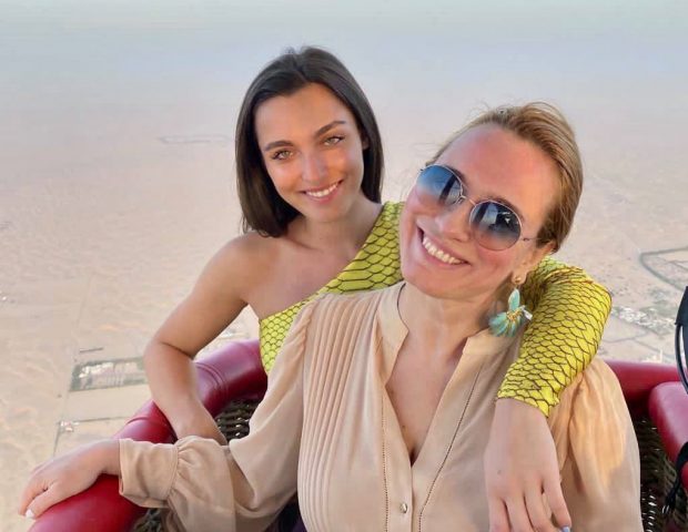 Imagini rare cu Andreea Esca și fiica ei în Dubai. Cât de bine arată Alexia în costum de baie