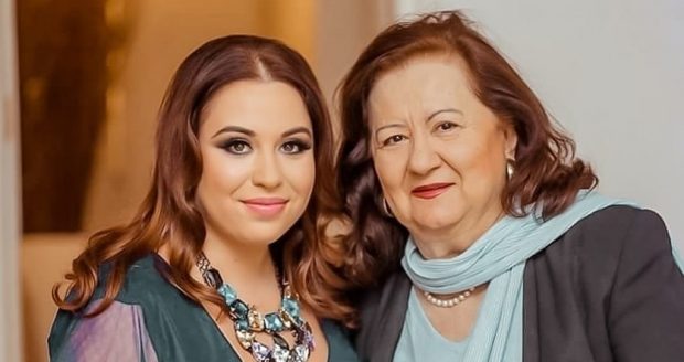 Imagine Stire Oana Roman, mesaj emoționant de ziua mamei sale. „Încerc să fac tot ce pot ca să-ți fie bine” | 2review.ro