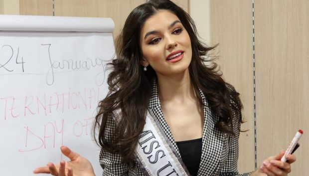 Imagine Stire Cine e Bianca Tirsin, cea care va reprezenta România la Miss Universe. Are 21 de ani și e din Arad | 2review.ro