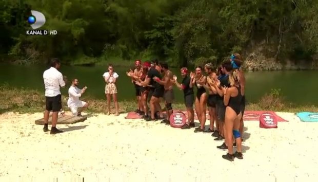 Moment unic! A fost cerută în căsătorie pe platoul de filmare de la „Survivor România”