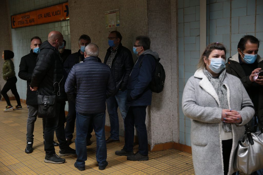 REPORTAJ. Cronica unei lupte inegale: om vs chioșc. Cum a ajuns directorul Metrorex să pună mâna pe rangă