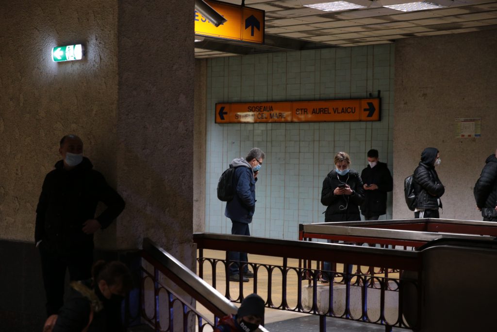 REPORTAJ. Cronica unei lupte inegale: om vs chioșc. Cum a ajuns directorul Metrorex să pună mâna pe rangă