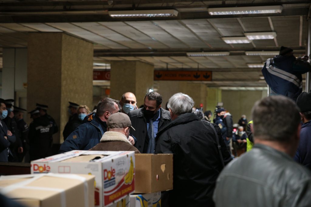 REPORTAJ. Cronica unei lupte inegale: om vs chioșc. Cum a ajuns directorul Metrorex să pună mâna pe rangă