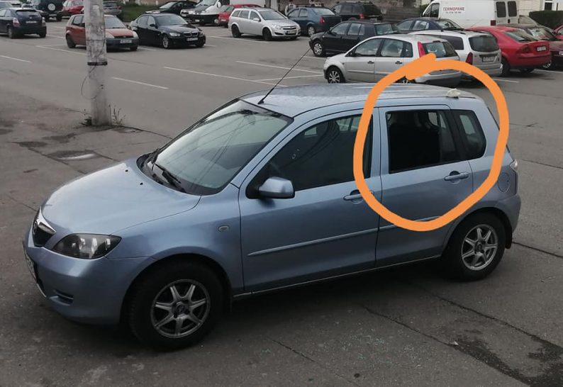 Un minor de 17 ani a fost reţinut după ce a spart şapte autoturisme într-o noapte, în Hunedoara