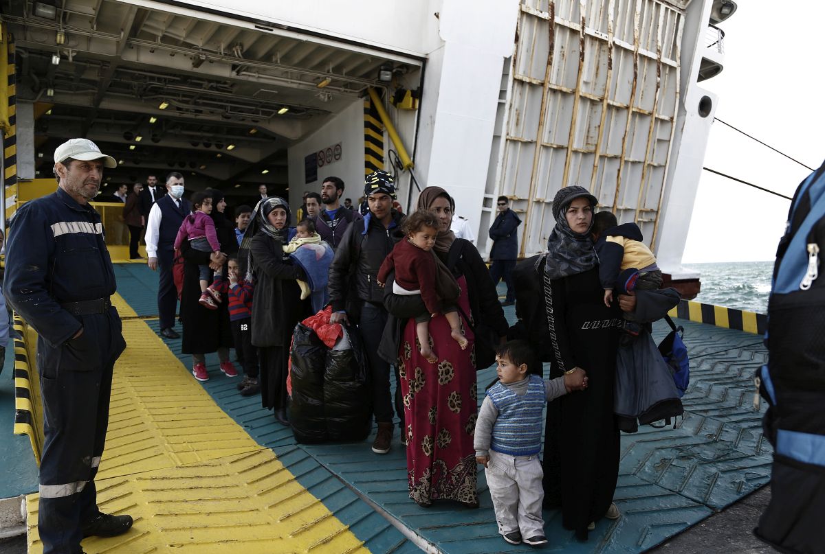 Grecia, Acuzată Că Respinge Cu Violență „șocantă" Migranții Care Ajung în Apele Sale Teritoriale. „Toți Aveau Arme și Cuțite și Purtau Cagule" - Vimarsana News