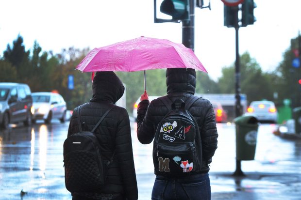 Avertizare ANM: Vânt, ploi şi ninsori în toată ţara