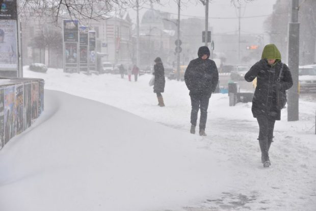 Meteorologii anunță din nou ninsori în București. Cum va fi vremea în weekend