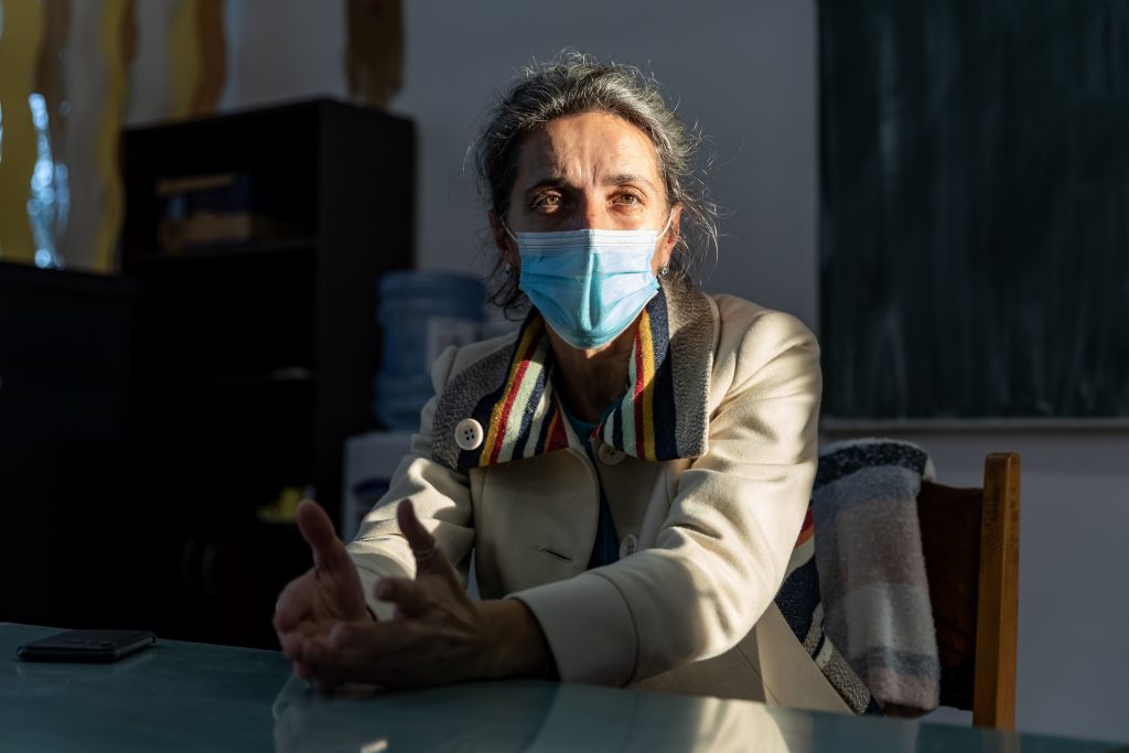 În țara fără meseriași, o profesoară face naveta 100 km pe zi ca să-i țină pe viitorii mecanici auto la școală