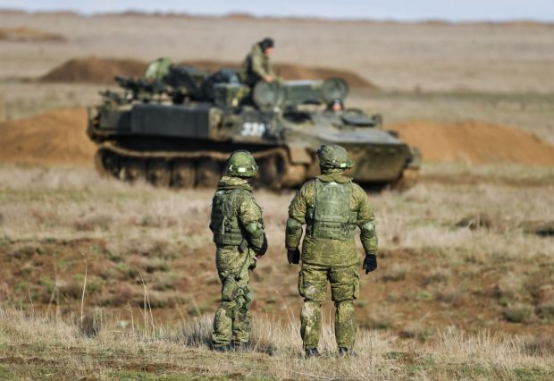 Ucraina acuză Rusia că a lăsat un număr  mare de militari la graniță