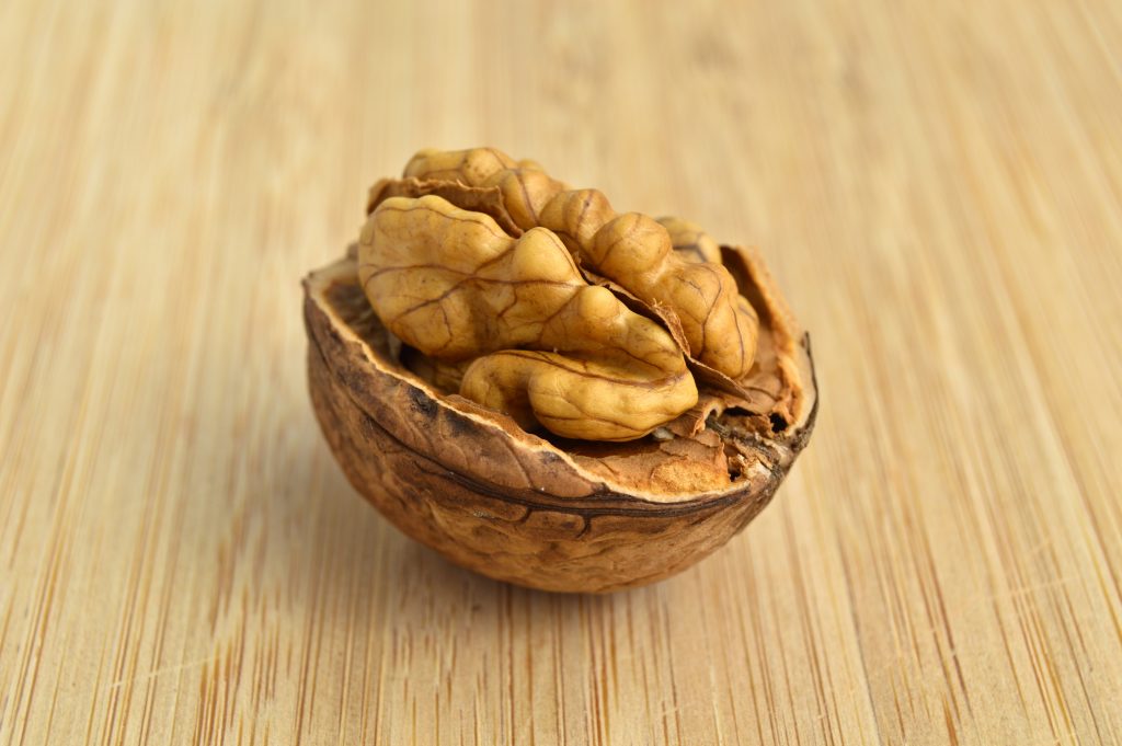Nucile, alimente bogate în Omega-3