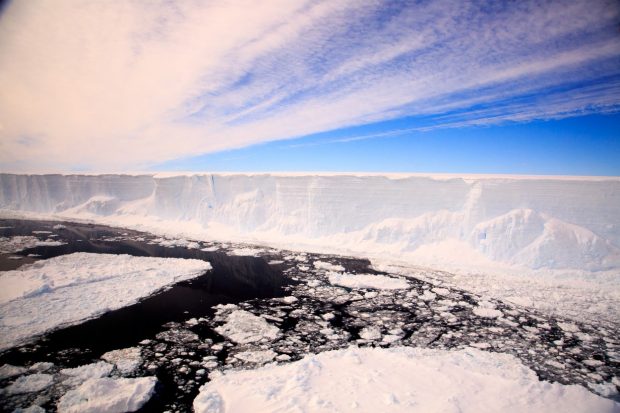 Erupția din Tonga are efecte la 7.000 km distanță, chiar și după 6 luni. Imagini spectaculoase din Antarctica