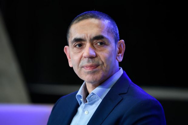 Șeful BioNTech: Varianta Omicron, cu foarte multe mutații, a apărut mai devreme decât mă așteptam