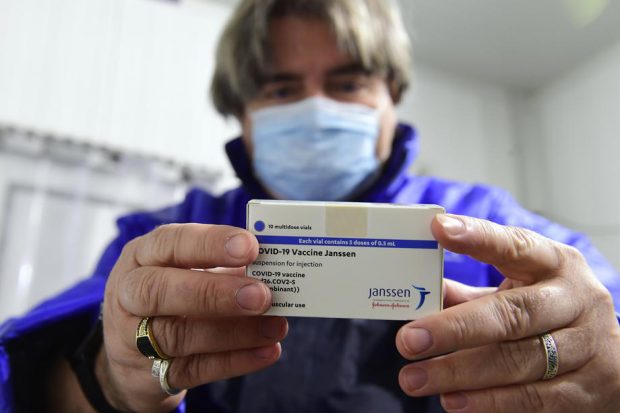 Altă afecţiune rară de coagulare, posibil efect secundar al vaccinului Johnson & Johnson. EMA recomandă schimbarea prospectului