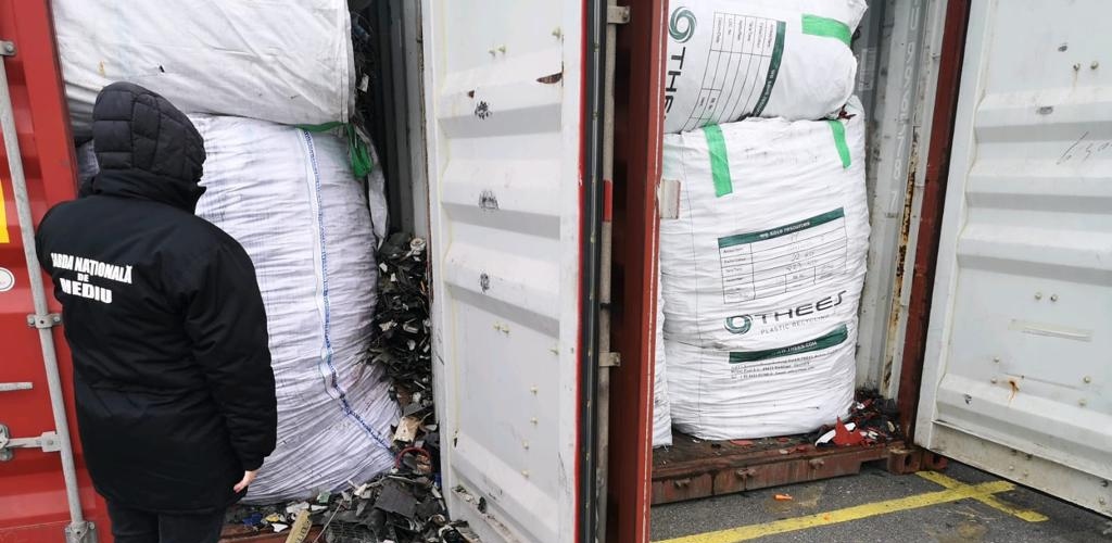 Containerele de gunoaie de import descoperite ieri la Agigea nu sunt primele. Televiziune franceză, acum doi ani: „România devine pubela Europei”