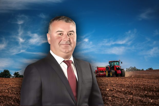 Cum a folosit un primar PSD angajații și utilajele instituției la muncă în ferma familiei. A făcut o avere din agricultură într-un singur an