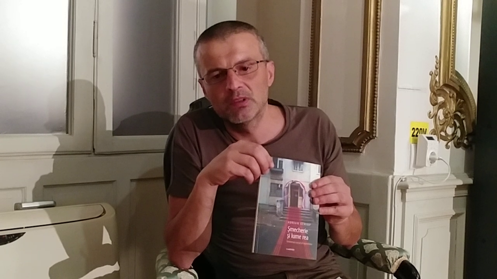 Interviu cu scriitorul „gay de serviciu al literaturii românești”: „N-a funcționat ca stigmat, din contră, m-a ajutat”