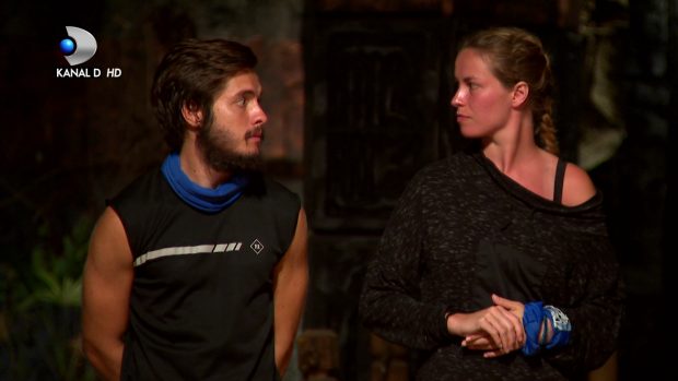 Albert și Maria de la „Survivor România”, sărut în timpul nopții. „Așa mi-a venit”