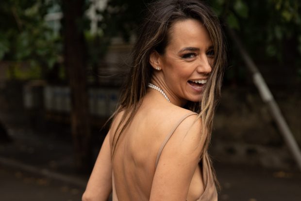 Imagine Stire Andreea Raicu a publicat o nouă poză complet dezbrăcată. Cum a reacționat Mihaela Rădulescu | 2review.ro