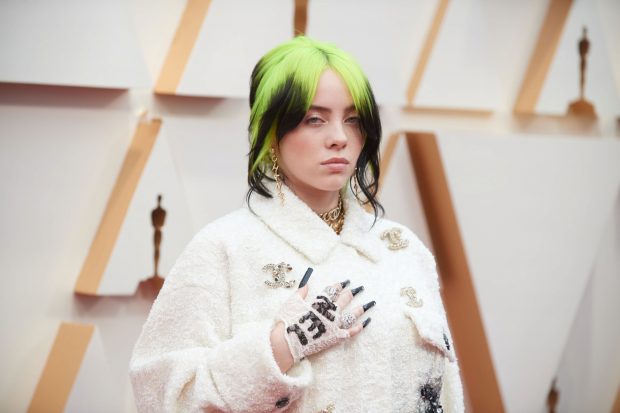 Billie Eilish, transformare totală. A renunțat la hainele largi și a îmbrăcat o ținută provocatoare