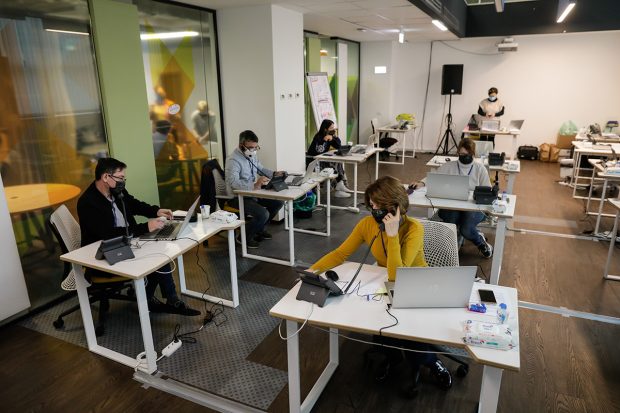 Ce salarii poți primi dacă abia ai terminat studiile