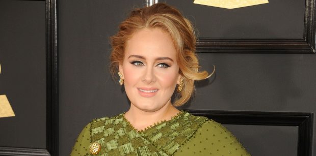 Imagine Stire Cântăreața Adele a pozat fără pic de machiaj în ziua în care a împlinit 33 de ani | 2review.ro