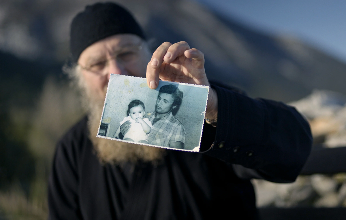 „Uneori Mi-a Fost Greu Să-mi Păstrez Calmul". Interviu Cu Regizorul Care A Plecat Pe Urmele Tatălui Său, Călugăr La Muntele Athos - Vimarsana News